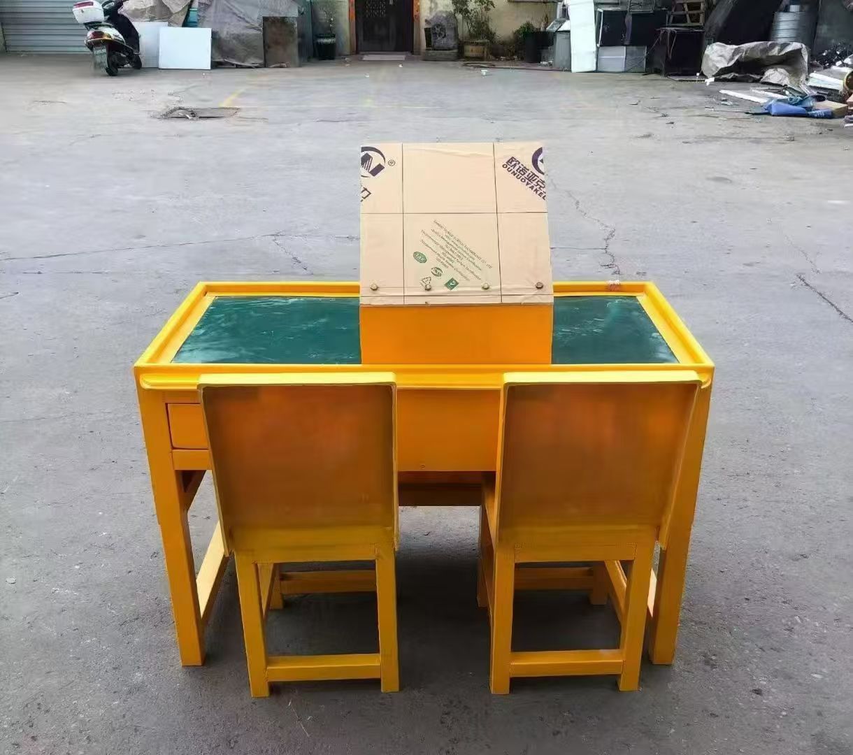 东昌防静电导通桌井下煤矿火工品发放桌：危险品流转的安全守护者